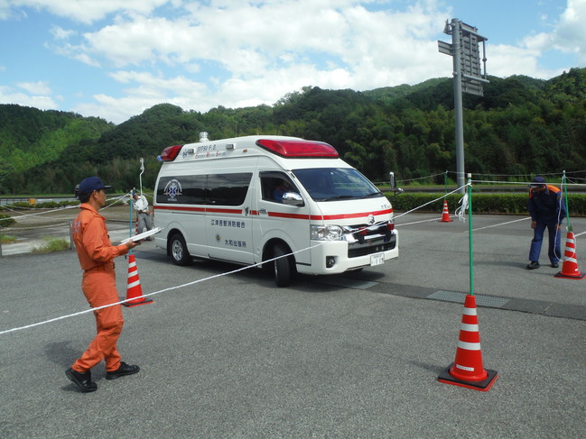 救急車での走行訓練画像